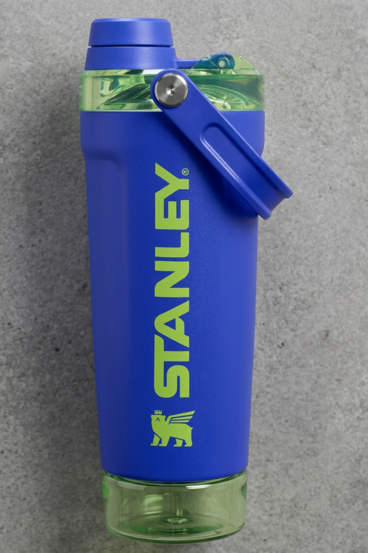 Shaker Stanley Azul/Verde The Vitalize™ Shaker Bottle | 20 OZ |Cobalt Chartreuse